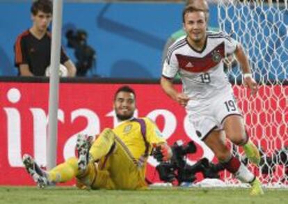 Mario Goetze de Alemania al meter el tanto