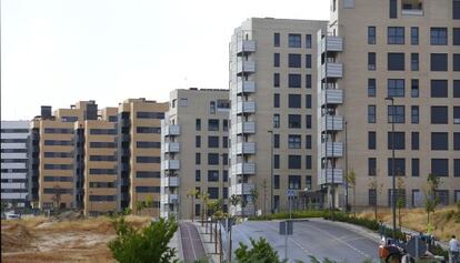 Bloques de viviendas nuevas y vacías en Tres Cantos.
