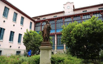 Fachada del Hospital Homeopático, en cuyo jardín está enterrado el fundador, el marqués de Núñez.