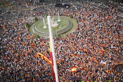 Unas 10.000 personas se concentran en contra del 1-O en Madrid este sábado.