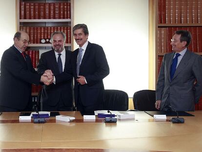 De izquierda a derecha, Juan Luis Cebrián, Salvador Ordóñez, Ignacio Polanco, Rafael Rangel y Emiliano Martínez.