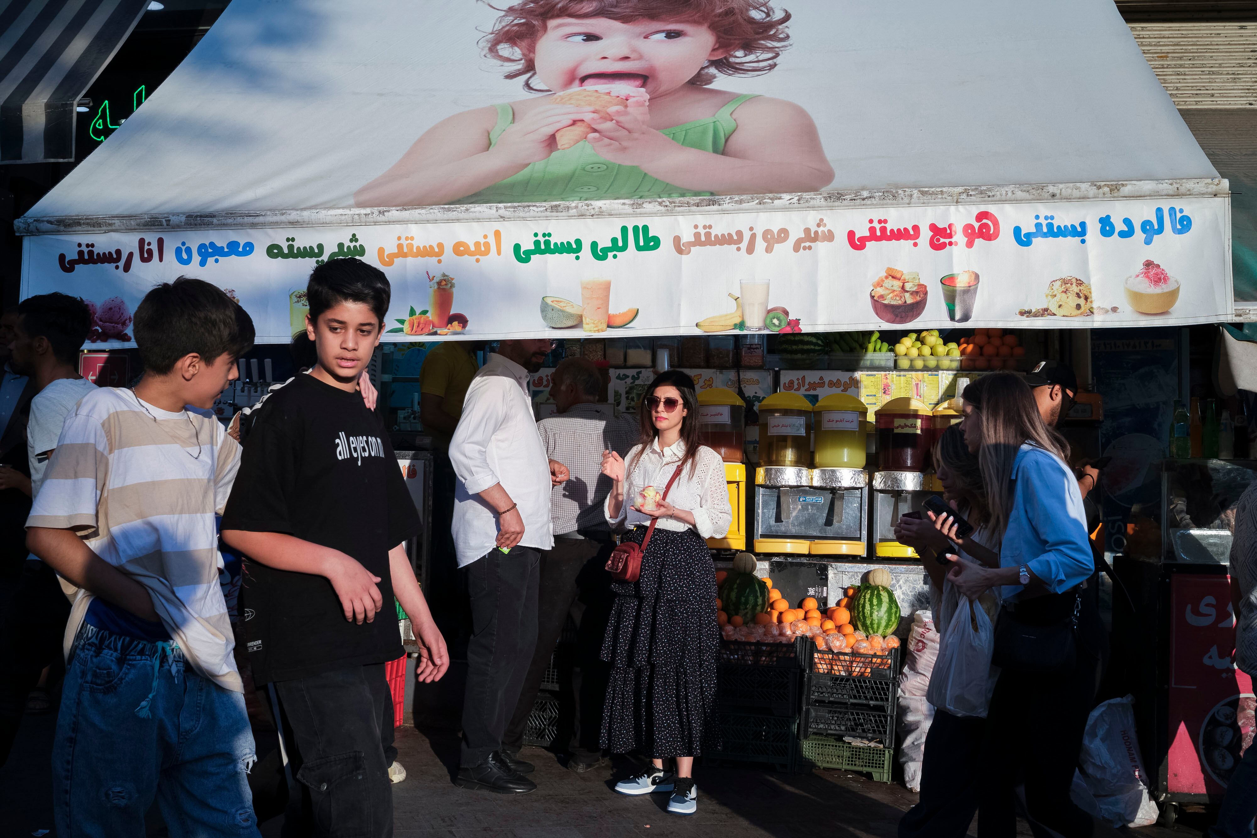 El velo retrocede en Irán, pero el sistema resiste: “Nosotras ya hemos demostrado que podemos luchar”