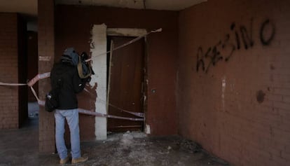 Entrada del piso del presunto asesino de un vecino de Baró de Viver.