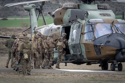 Militares participan en un ejercicio de las unidades de montaña del Ejército de Tierra, en marzo de 2025.