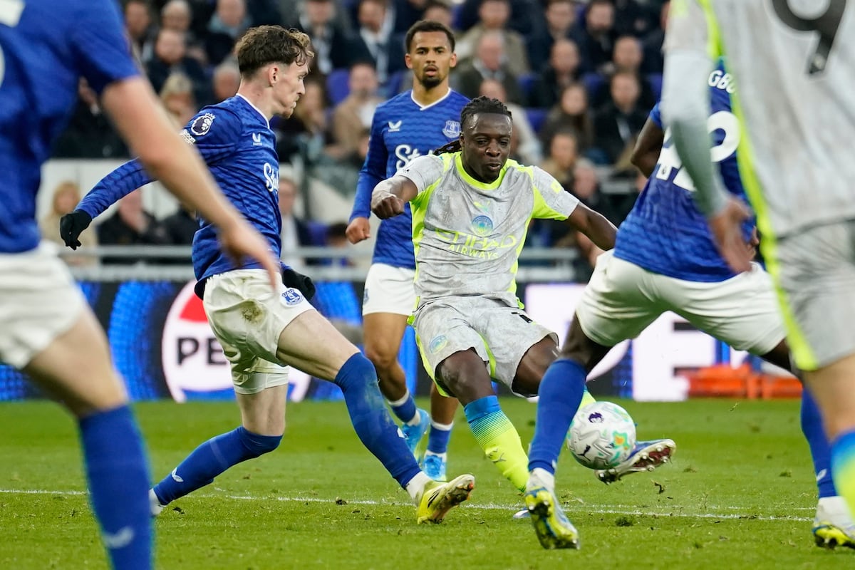 Doku salva al Manchester City tras el fallo de Guéhi y el City empata 3-3 con el Everton