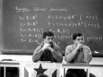 B 32994 (1/MAR/00) -COLOR- JOAN PUIGCERCOS (ERC) EN LA UPC. CON J. BONET. -FOTO: ARDUINO VANNUCCHI.