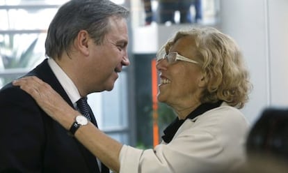 Antonio Miguel Carmona, leader of the Madrid Socialists, and Mayor Manuela Carmena.