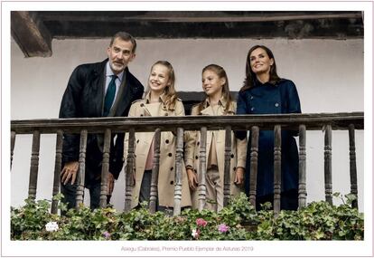 La felicitación de don Felipe y doña Letizia, con Leonor y Sofía, en Asiego, en el concejo de Cabrales.