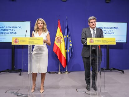 La ministra de Trabajo y Economía Social, Yolanda Díaz, y el ministro de Inclusión, Seguridad Social y Migraciones, José Luis Escrivá, el 2 de julio.