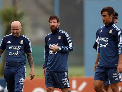 Icardi (izquierda), junto a Sampaoli, Messi y Dybala. 