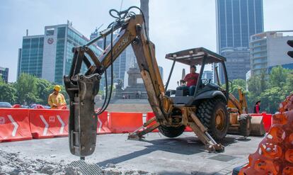 Obras de la Línea 7 en el Paseo de la Reforma.