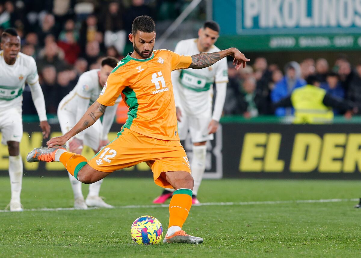 El Betis gana al Elche y acecha la cuarta plaza | Deportes | EL PAÍS