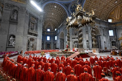 Un momento de la misa 'Pro eligendo pontifice', este miércoles en la basílica de San Pedro en el Vaticano.