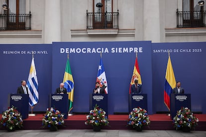 Mensaje de los mandatarios asistentes a la cumbre en defensa de la democracia, en Chile, el 21 de julio.