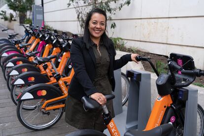 La Secretaria Distrital de Movilidad, Deyanira Ávila Moreno, en el centro de Bogotá, el 9 de febrero de 2023.