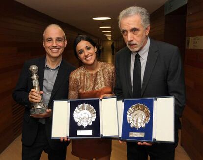 Pablo Berger, Macarena García y Fernando Trueba con sus premios