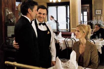 De izquierda a derecha, Daniel Auteuil, José García y Sandrine Kiberlain, en un fotograma de <i>Usted primero.</i>