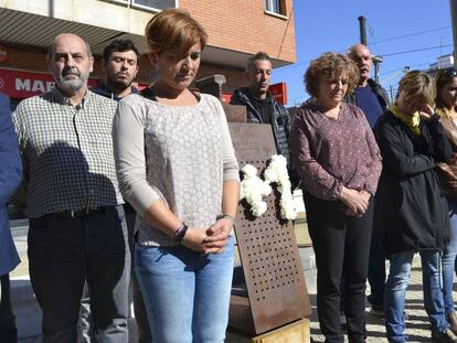 La alcaldesa Laura Campos en homenaje a la última víctima.