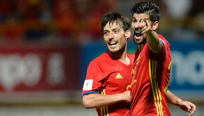 Silva (izquierda) y Nolito celebran el 2-0.