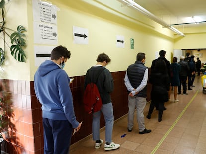 Colas para votar en las elecciones celebradas el año pasado en Madrid.