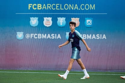 Riqui Puig, durante un entrenamiento con el Barcelona. 