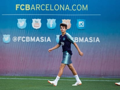 Riqui Puig, durant un entrenament amb el Barça.