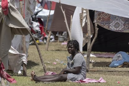 Miles de familias han tenido que buscar refugio debajo de maderas y mantas para protegerse de las inclemencias del tiempo. Después del paso de la tormenta 'Grace', las condiciones para los damnificados del terremoto se han empeorado.