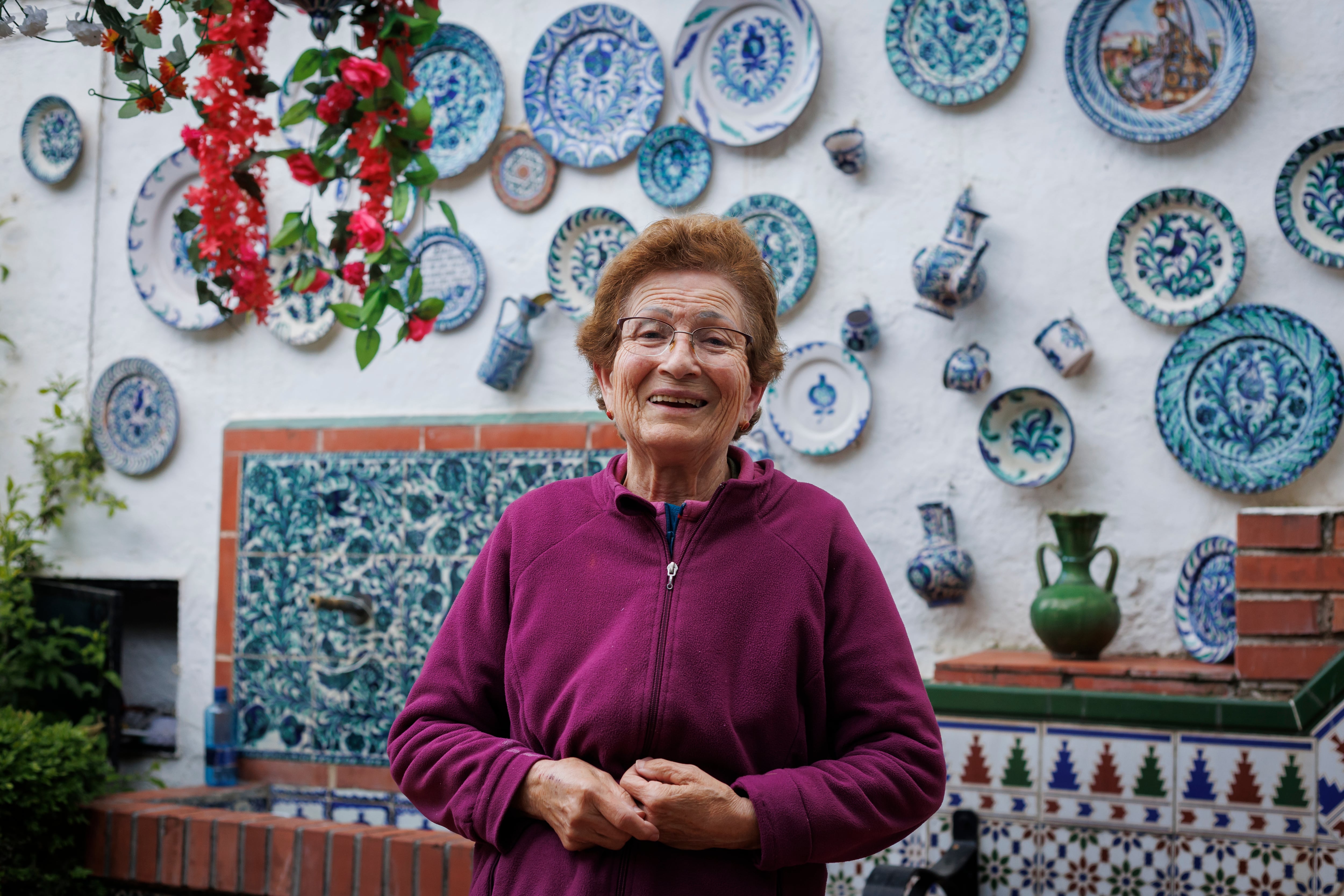 Angustias Garrido, en su carmen del Albaicín.
