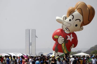 O boneco de Dilma na Esplanada dos Ministérios, em Brasília.