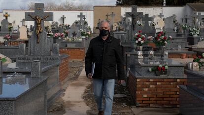 Dvd1038(30/01/21) Jorge Delgado entra en el Cementerio de Piedra Buena , Ciudad Real   Foto: Víctor Sainz