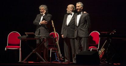 Tres de los componentes de Les Luthiers, ayer en el espectáculo.