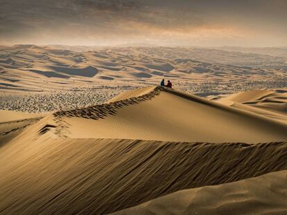 Atardecer desde una duna del Rub al Khali, uno de los desiertos de arena más grandes del mundo.