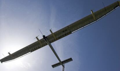 Primer vuelo del avión <i>Solar Impulse</i>.