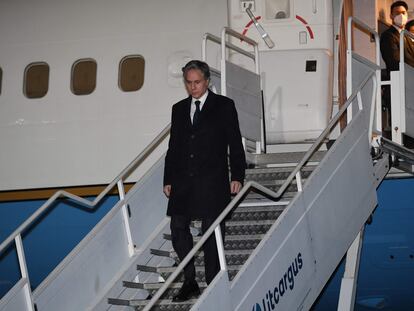 El secretario de Estado Antony Blinken llega a Vilna, en Lituana, este domingo.