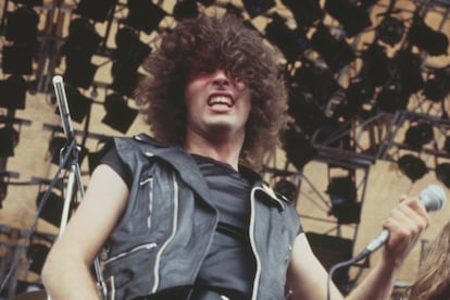 Paul Mario Day durante una actuación con su grupo More en 1981.