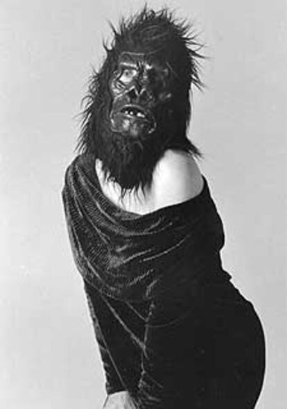 Imágen de las estadounidenses Guerrilla Girls, colectivo de artistas que reclama, con ironía, mayor presencia y poder de la mujer en las instituciones artísticas.
