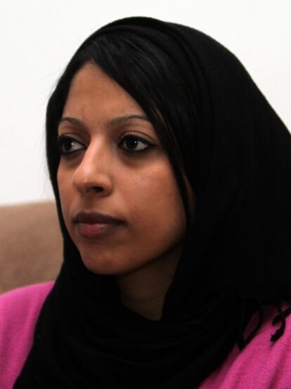 Zainab Al Khawaja, hija del conocido activista en Bahréin, Abdulhadi Al Khawaja, ayer, cuando comenzó su huelga de hambre.