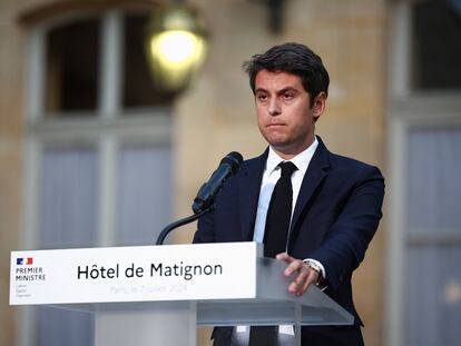 El primer ministro francés, Gabriel Attal, de la alianza macronista Ensemble, comparecía este domingo en el Palacio de Matignon, en Paris, el 7 de julio de 2014.
