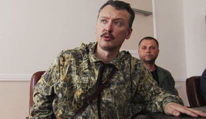 Ígor Strelkov, en julio en Donetsk, y Borodáis tras él.