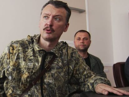 &Iacute;gor Strelkov, en julio en Donetsk, y Borod&aacute;is tras &eacute;l.  