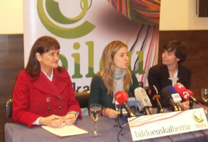 Las tres representantes de Bilbu, durante su rueda de prensa de ayer en Bilbao.