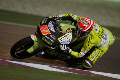 Nico Terol, durante la sesión de hoy en el circuito de Losail.