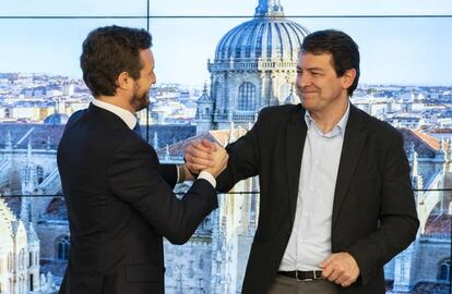 Pablo Casado y Alfonso Fernández Mañueco, en el Comité Ejecutivo Nacional del PP. 