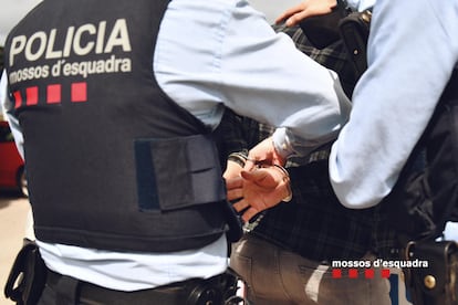 Imagen de archivo de una detención de los Mossos d'Esquadra.