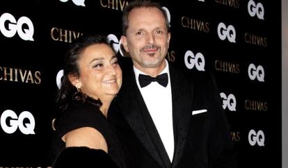 Elena Benarroch junto a Miguel Bosé.