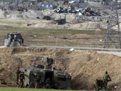 Soldados israelíes toman posición en la frontera con la Franja de Gaza, inmersa en la peor espiral de violencia en doce meses.