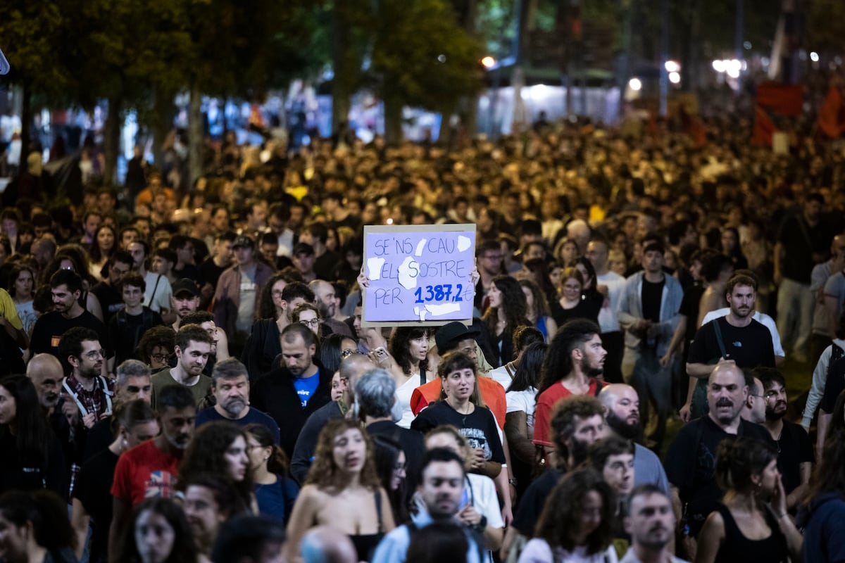 Miles de personas se manifiestan por la crisis de la vivienda en Barcelona
