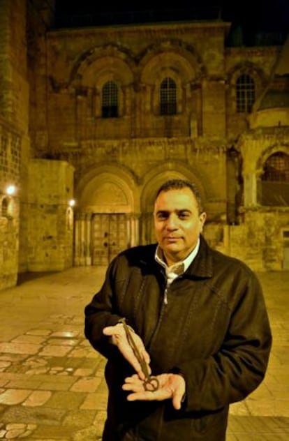 Joudeh, custodio de la llave que abre el Santo Sepulcro de Jerusalén.