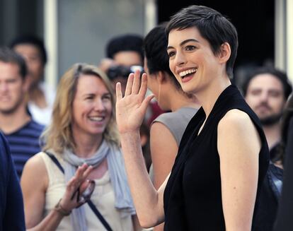 Tras grabar 'Los Miserables' (2012), Anne Hathaway dijo a la revista 'Vulture' que lo había hecho por trabajo: "Lo hice por la película, así que no sé trató de lo que yo pensaba. La verdad es que me gusta, así que de momento me lo dejaré corto".