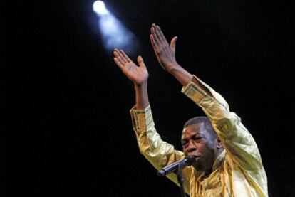 Youssou N&#39;Dour, anoche en el concierto en el que presentó su disco<i> Kingston-Dakar.</i>